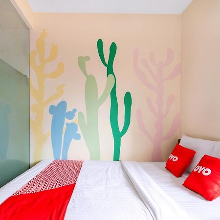 Super Oyo Capital O 1121 Orienchi 2 Hotel Джакарта Екстериор снимка