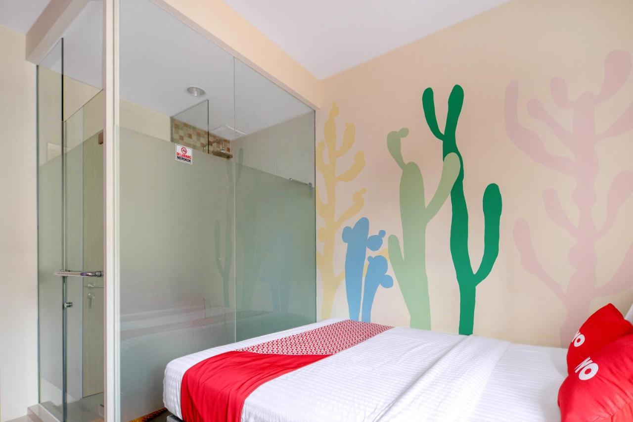 Super Oyo Capital O 1121 Orienchi 2 Hotel Джакарта Екстериор снимка