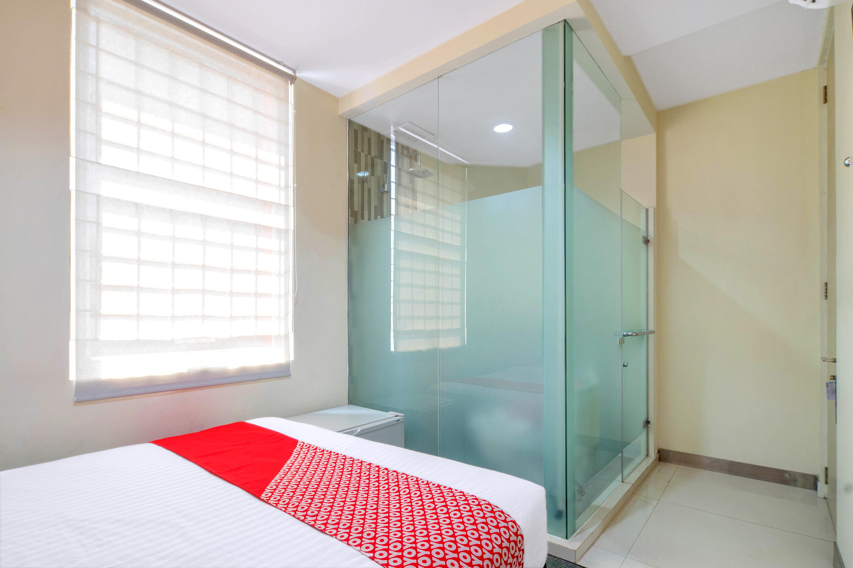 Super Oyo Capital O 1121 Orienchi 2 Hotel Джакарта Екстериор снимка