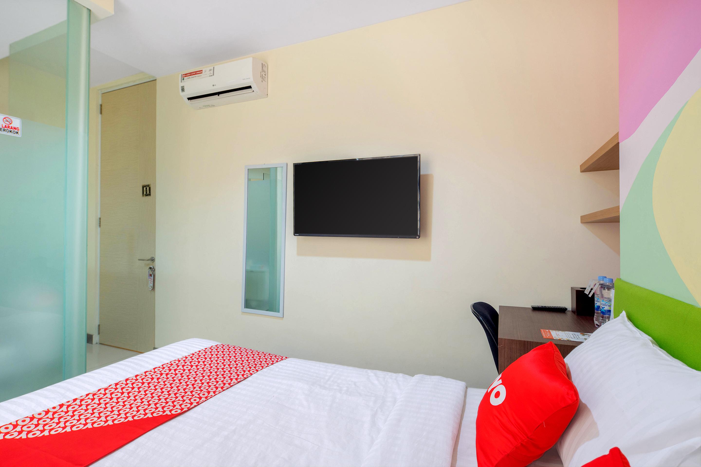 Super Oyo Capital O 1121 Orienchi 2 Hotel Джакарта Екстериор снимка