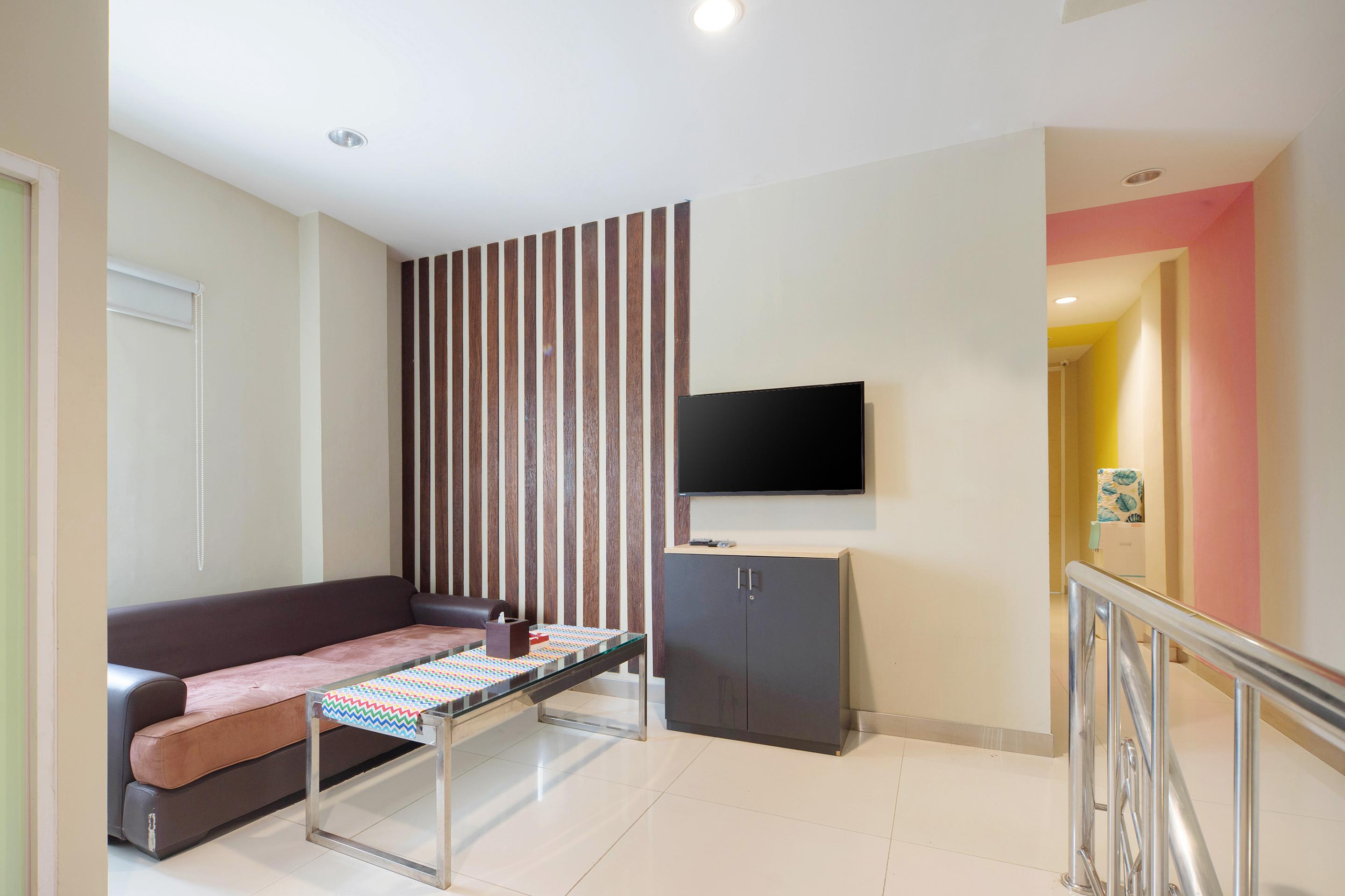 Super Oyo Capital O 1121 Orienchi 2 Hotel Джакарта Екстериор снимка