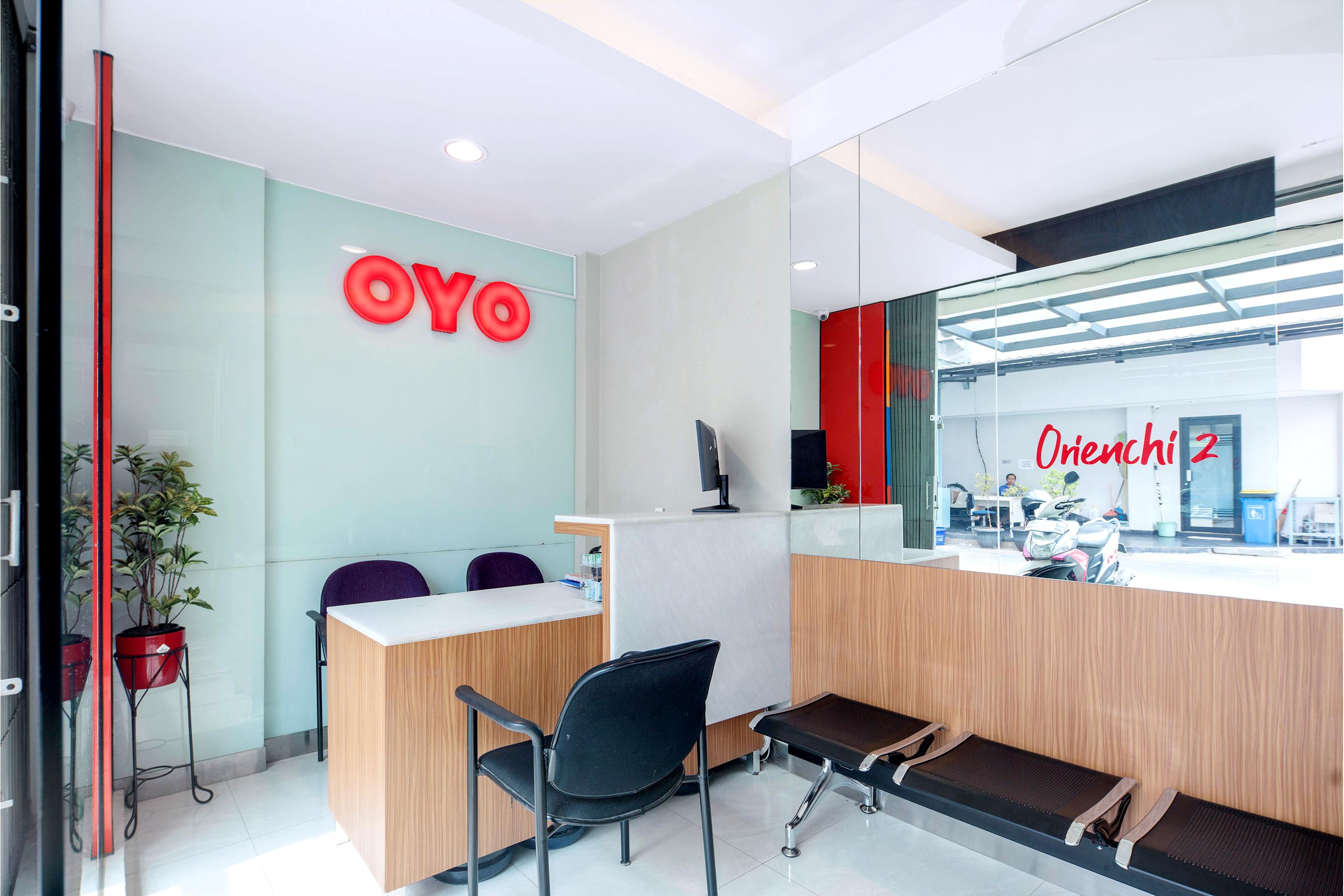 Super Oyo Capital O 1121 Orienchi 2 Hotel Джакарта Екстериор снимка