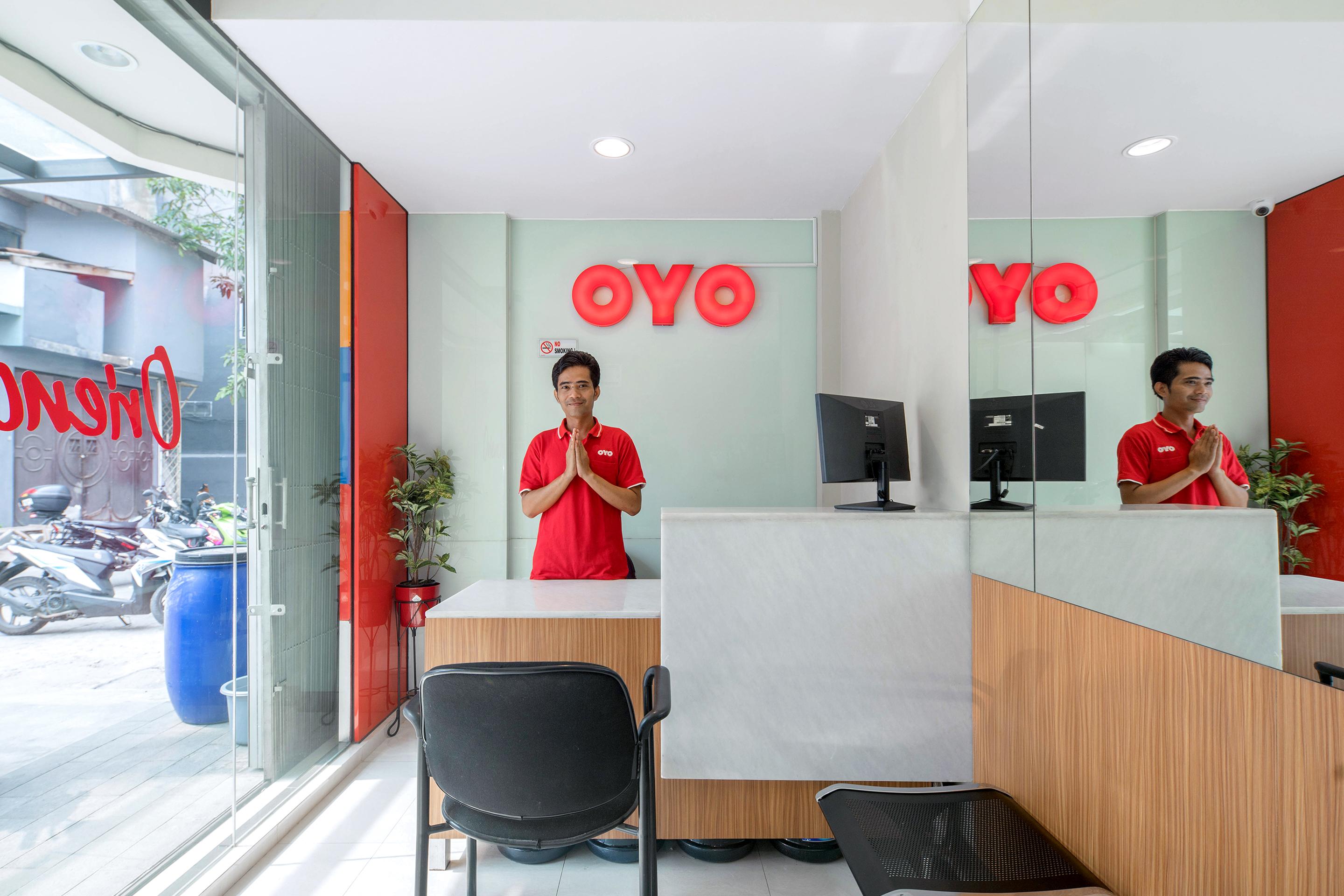 Super Oyo Capital O 1121 Orienchi 2 Hotel Джакарта Екстериор снимка