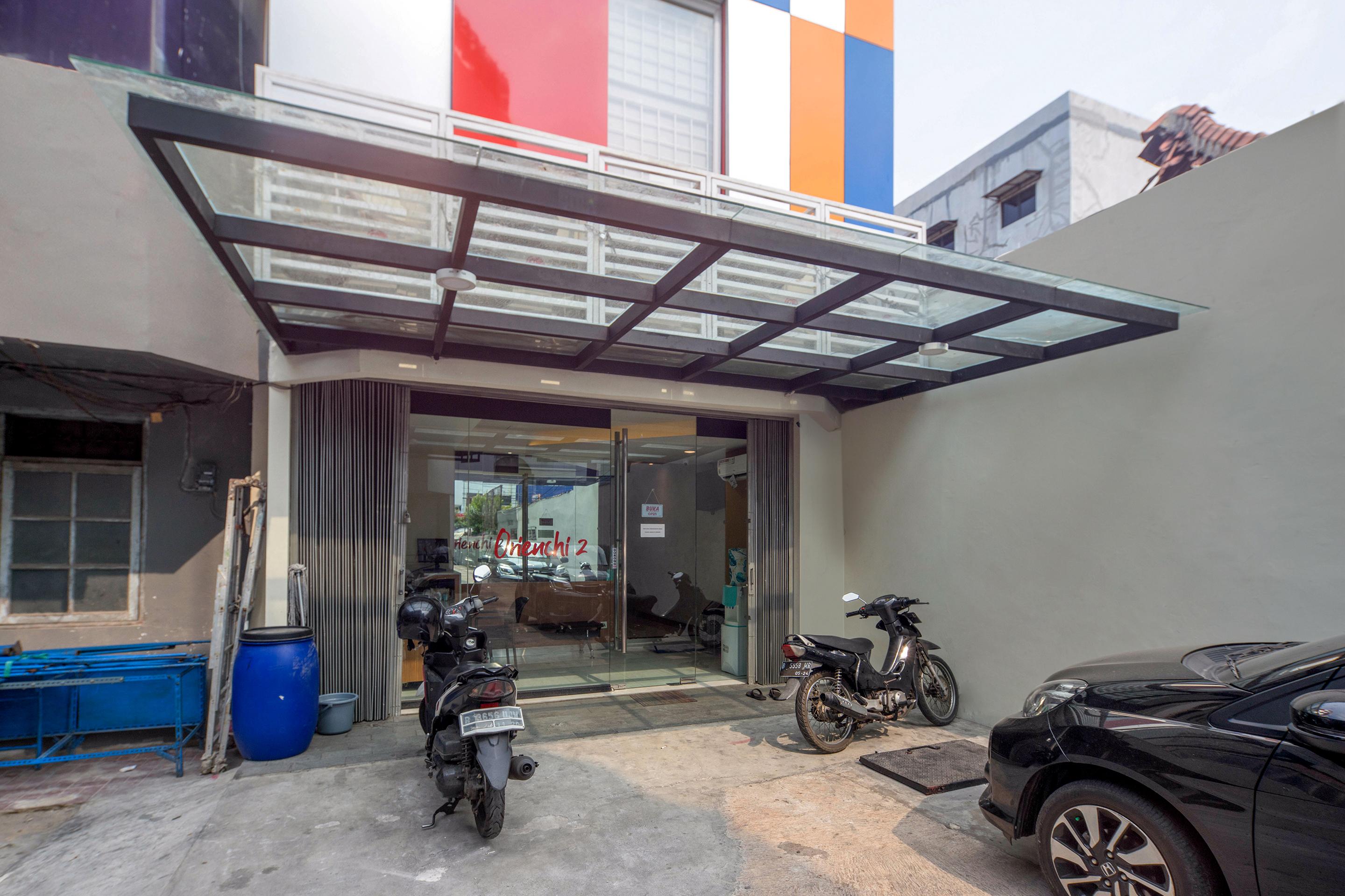 Super Oyo Capital O 1121 Orienchi 2 Hotel Джакарта Екстериор снимка
