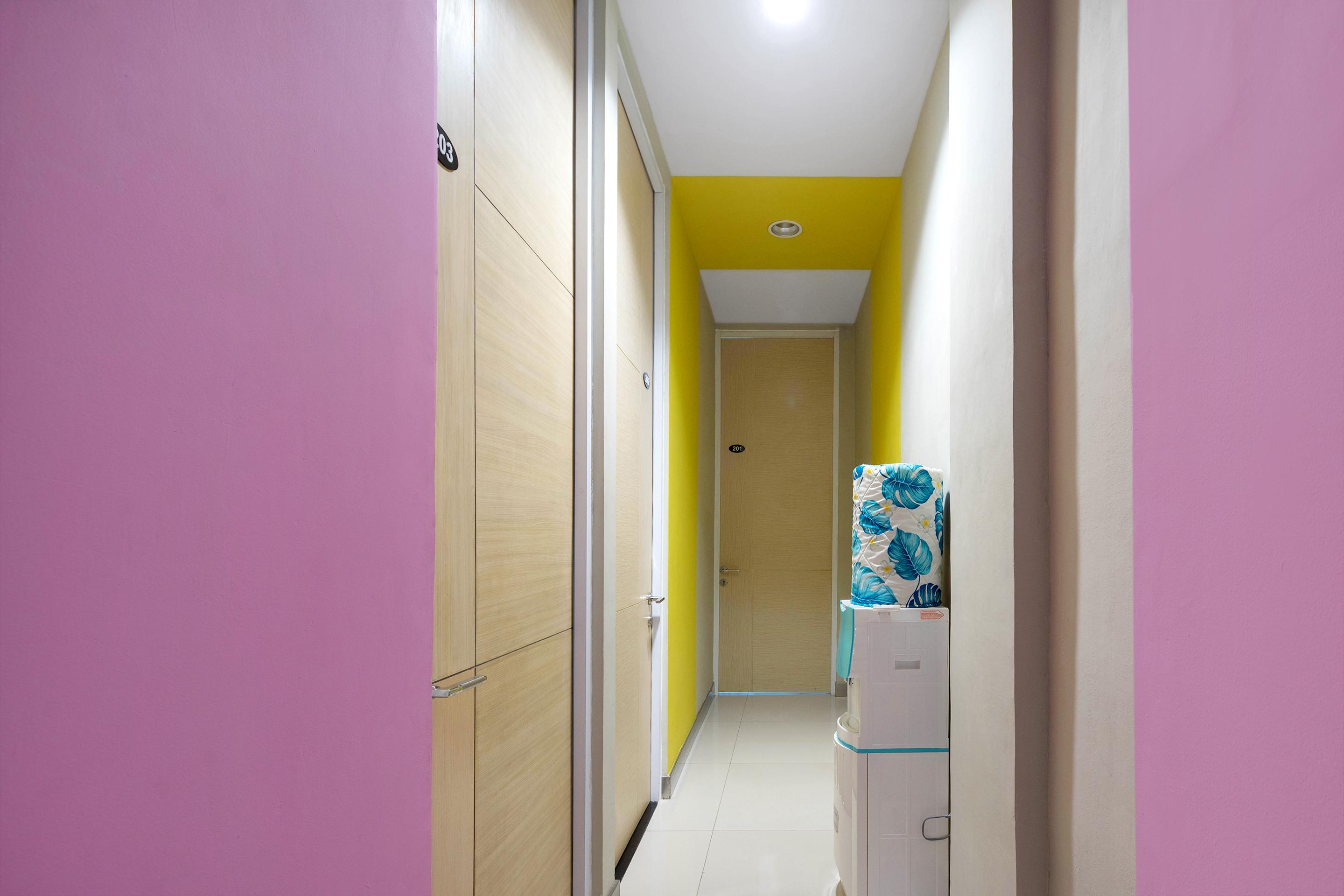 Super Oyo Capital O 1121 Orienchi 2 Hotel Джакарта Екстериор снимка