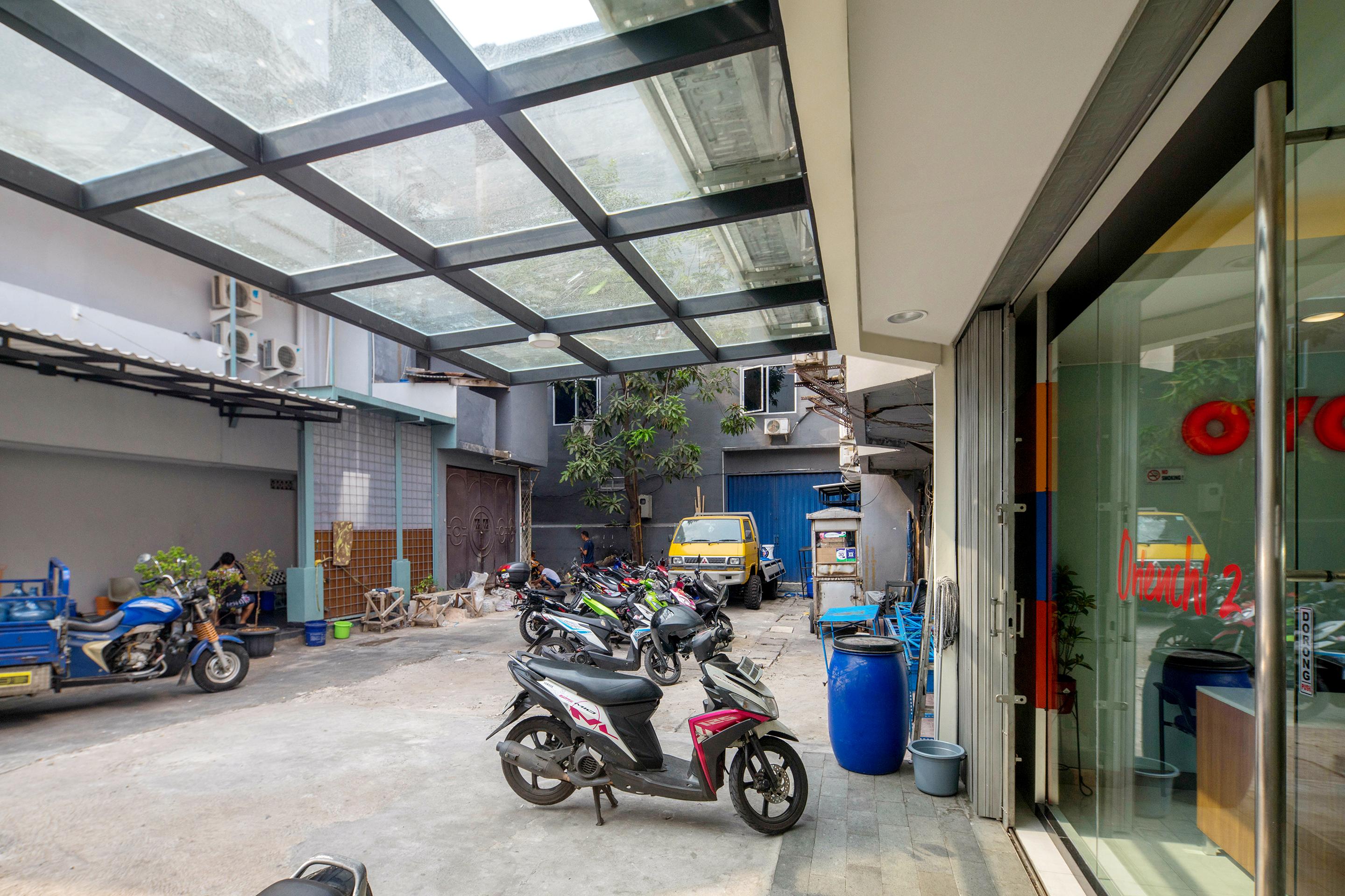 Super Oyo Capital O 1121 Orienchi 2 Hotel Джакарта Екстериор снимка