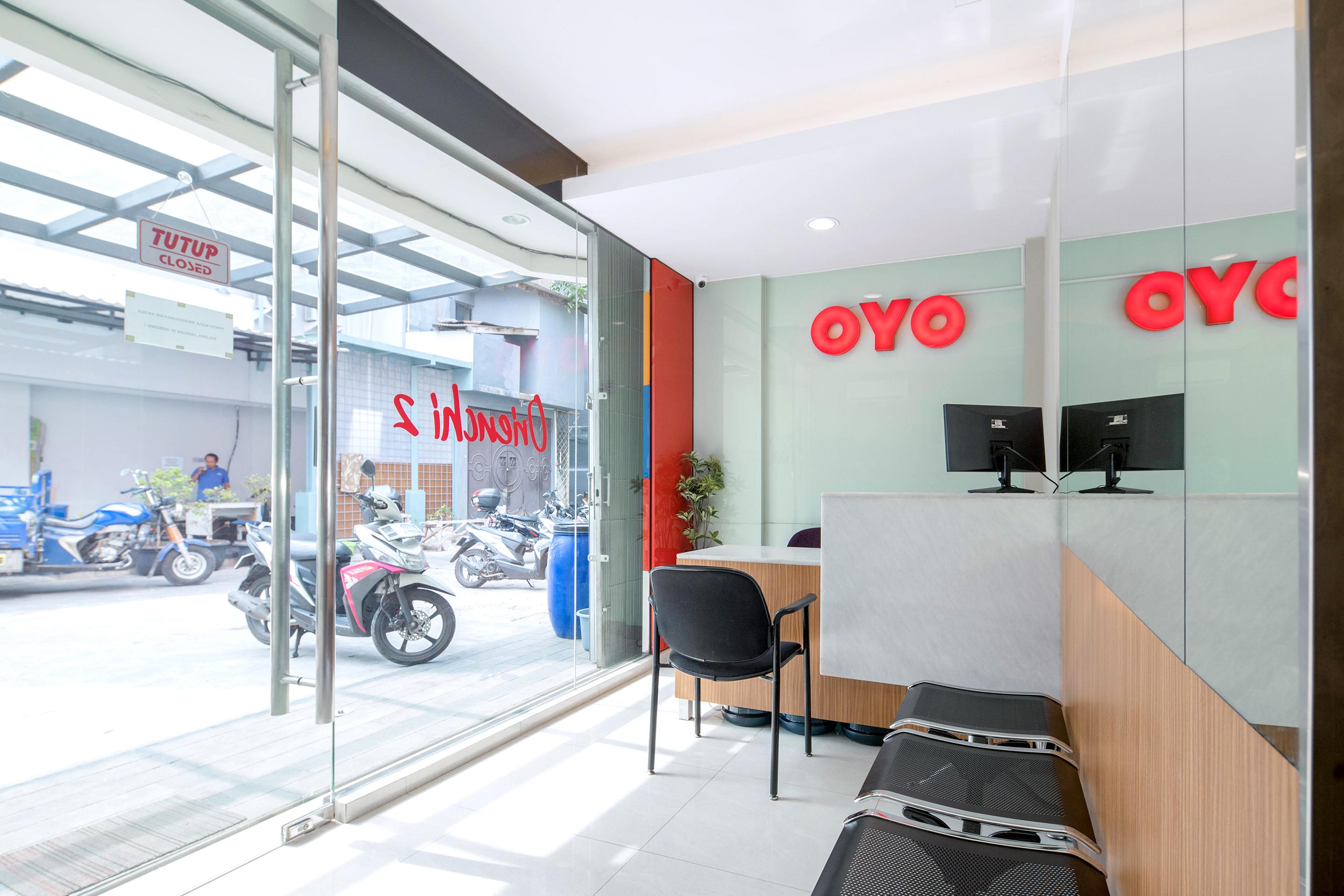 Super Oyo Capital O 1121 Orienchi 2 Hotel Джакарта Екстериор снимка