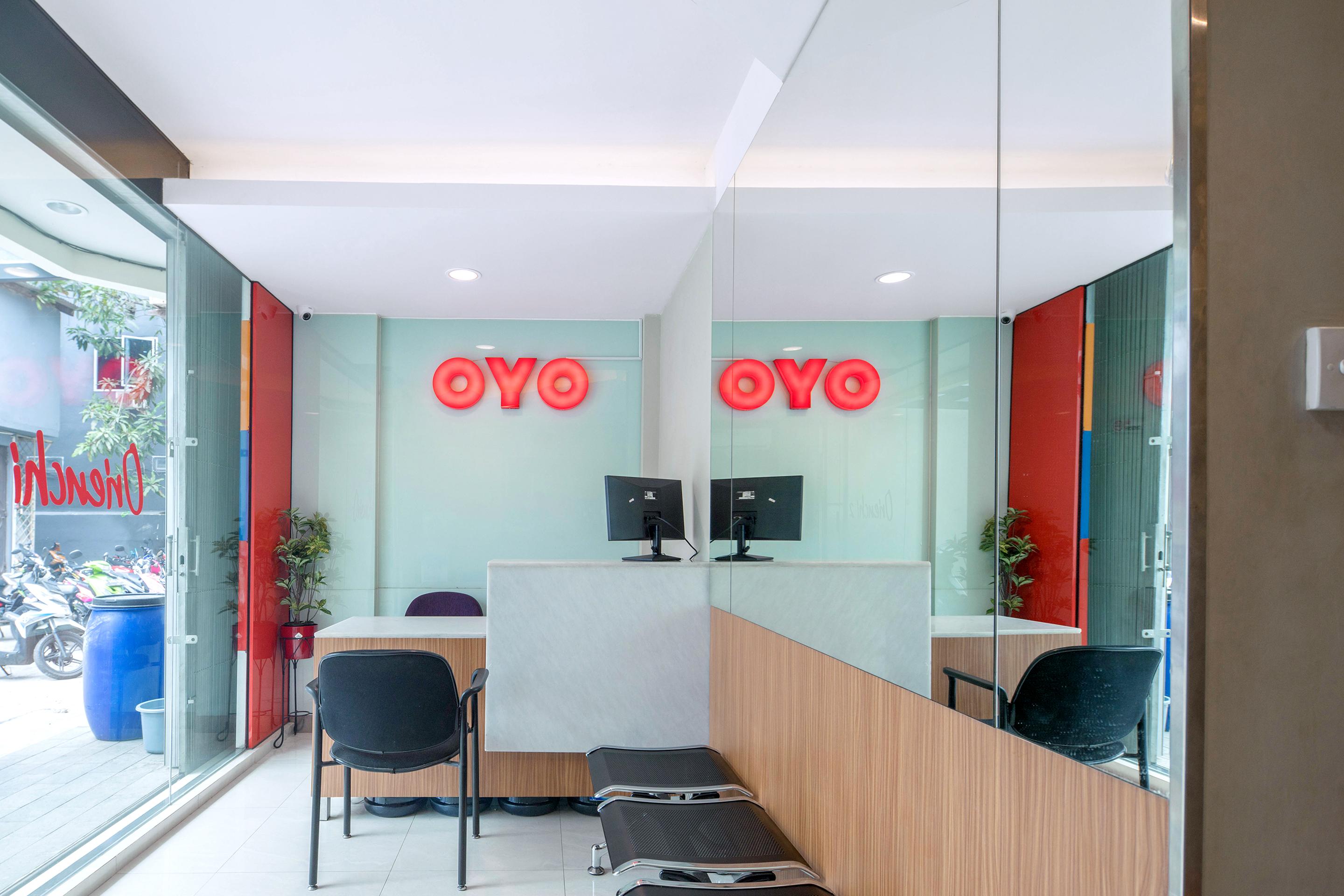 Super Oyo Capital O 1121 Orienchi 2 Hotel Джакарта Екстериор снимка